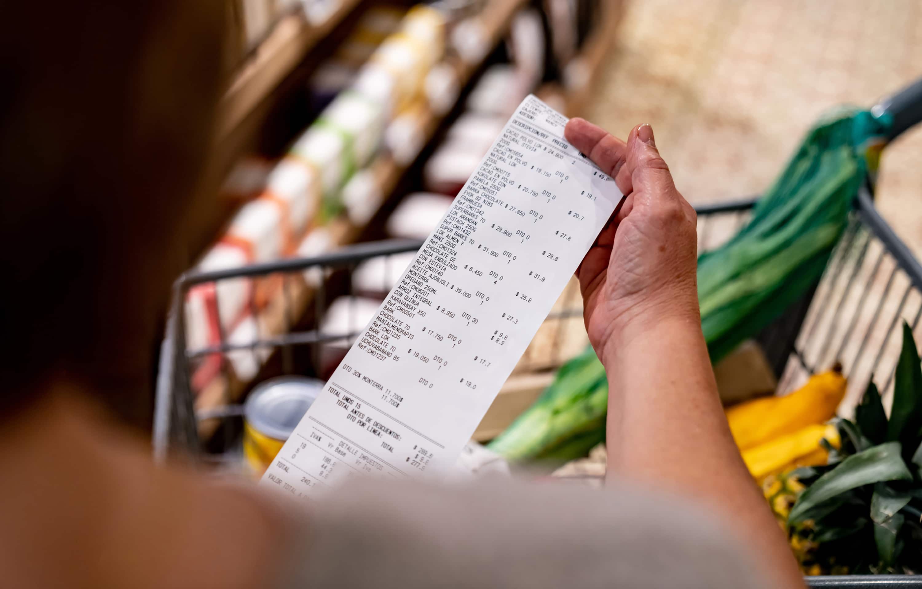 My Neighbor’s Clever Tip for Spending Less on Groceries (It’s  Financial Expert Approved!)