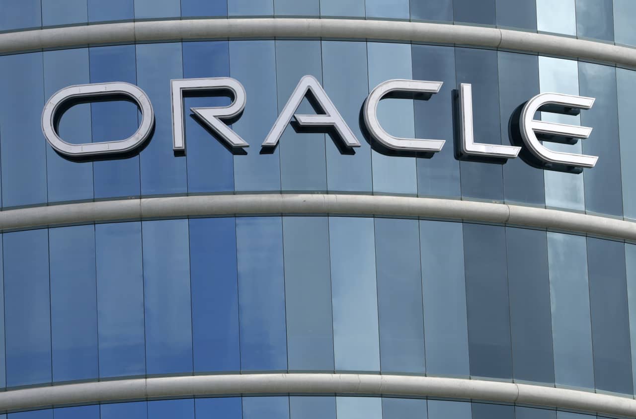 Oracle’s mixed earnings fail to dispel AI fears, and the stock falls