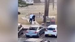 Eyewitness captures moment man tackles and disarms Bondi shooter